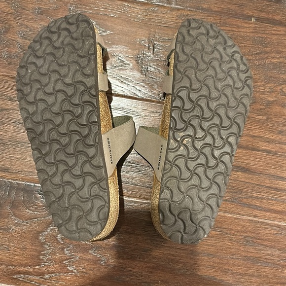 Cross Toe Birkenstock - Picture 2 of 3